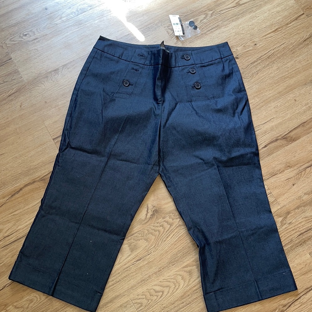 Brand new NY&CO capri pants